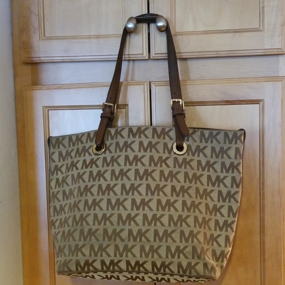 Michael Kors bag - Picture 2 of 6